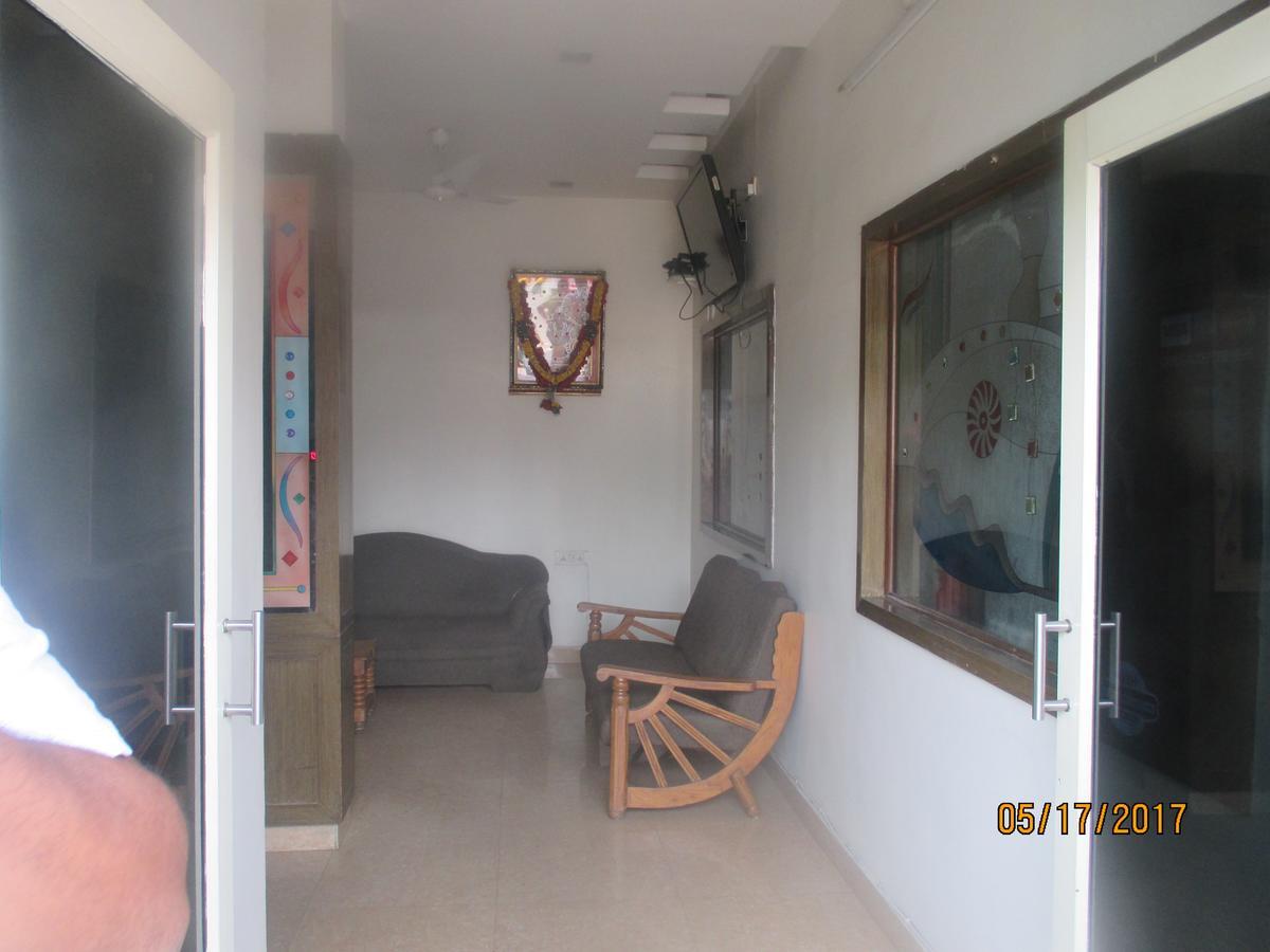 Sri Sai Ganesh Lodge Hyderabad Exterior foto
